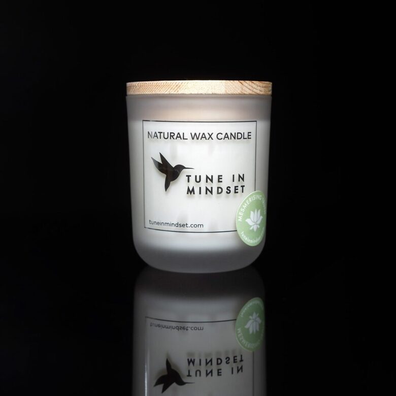 Свеча из натурального воска MESMERISING TRUTH