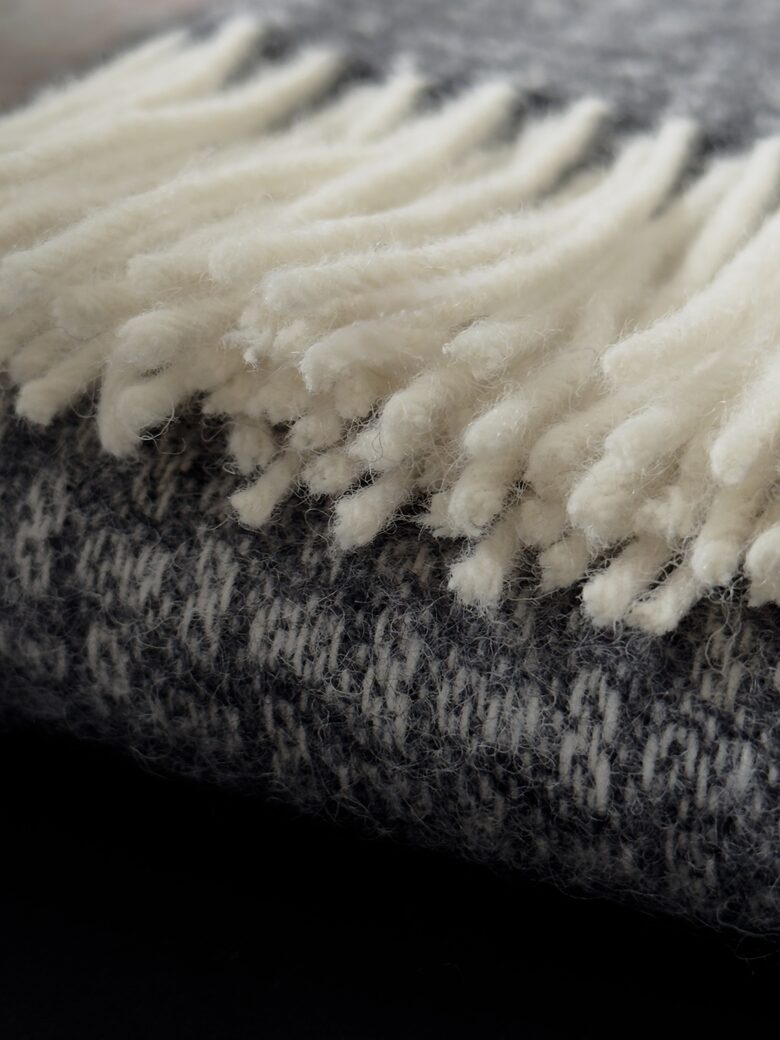 Плед из шерсти DARK GREY