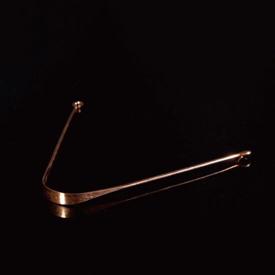 Mēles tīrītājs no vara