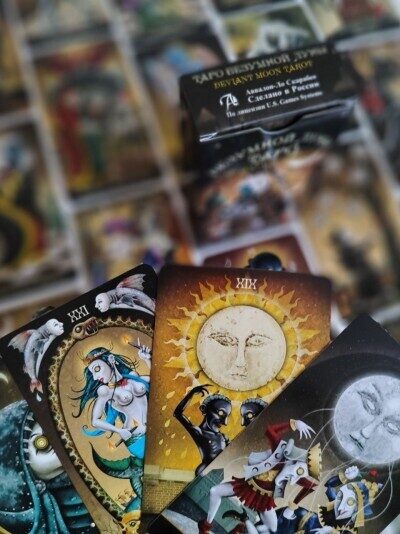 Taro kārtis "Neprātīga Mēness Taro''